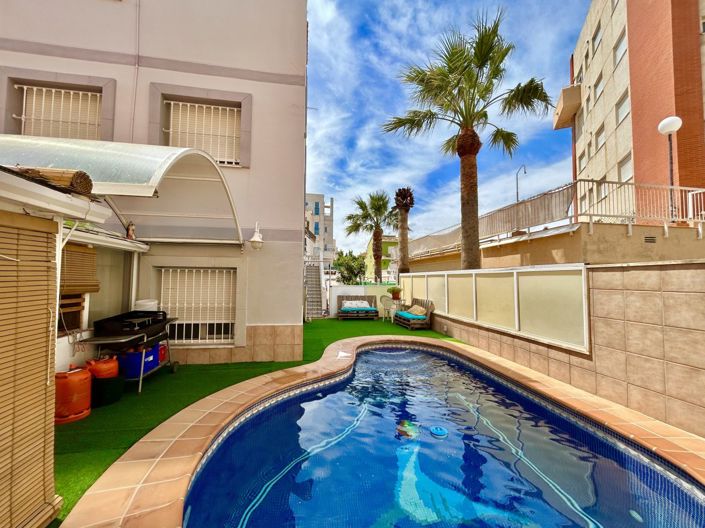 Image No.2-6 Bed Townhouse for sale