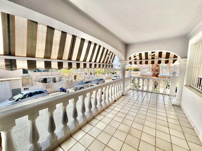 Image No.22-6 Bed Townhouse for sale