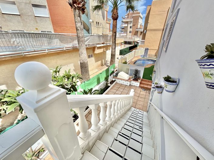 Image No.23-6 Bed Townhouse for sale