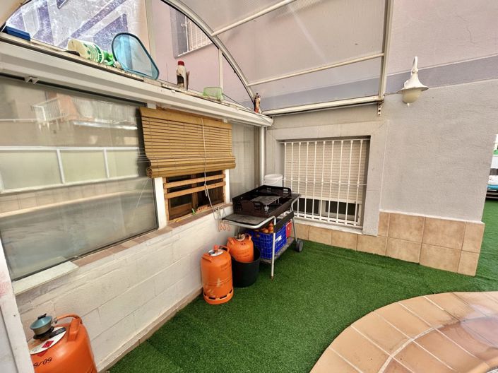 Image No.28-6 Bed Townhouse for sale