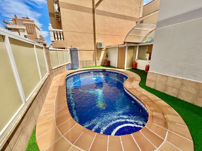 Image No.35-6 Bed Townhouse for sale