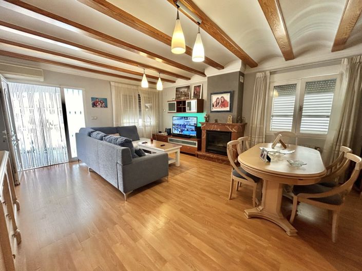 Image No.4-6 Bed Townhouse for sale