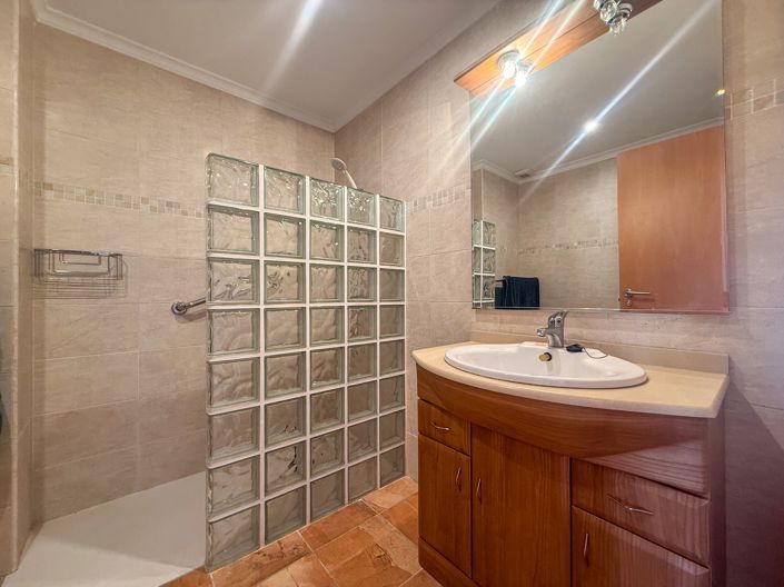 Image No.14-3 Bed Townhouse for sale