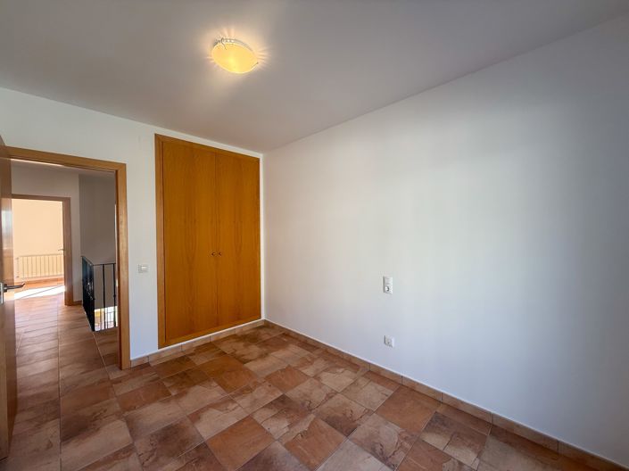 Image No.17-3 Bed Townhouse for sale