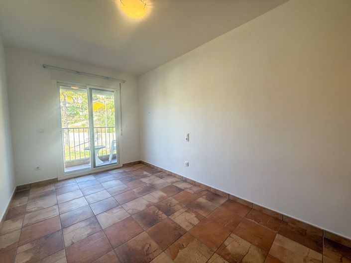 Image No.19-3 Bed Townhouse for sale