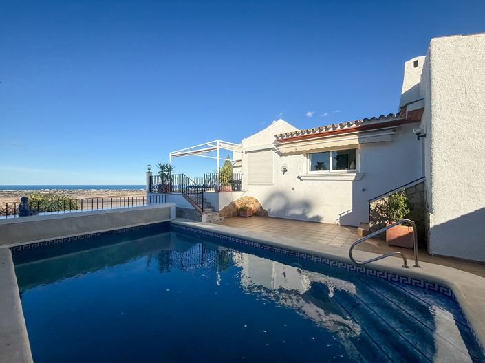 Image No.2-4 Bed Villa for sale