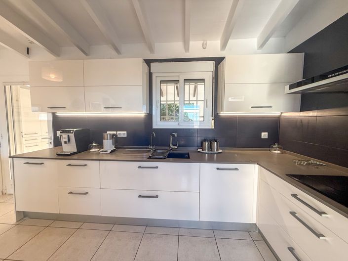 Image No.6-4 Bed Villa for sale