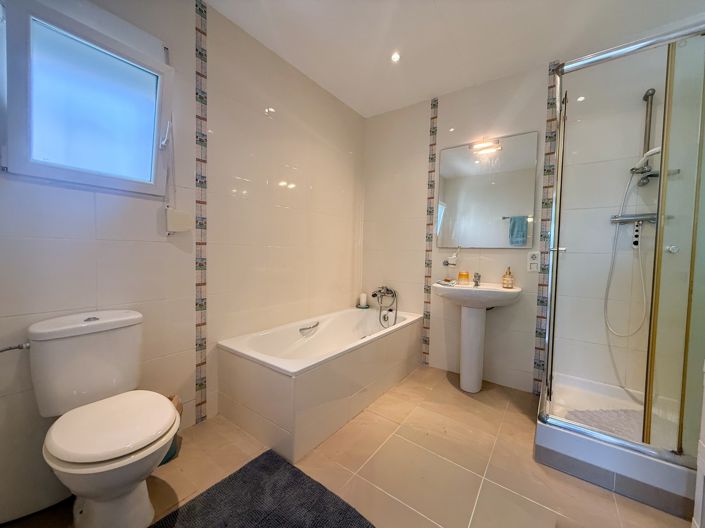 Image No.10-3 Bed Villa for sale