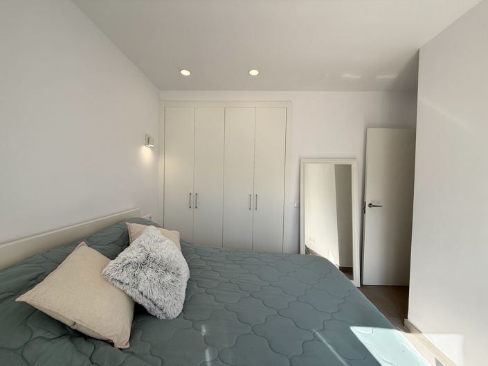 Image No.12-2 Bed Property for sale