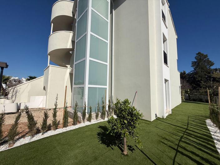 Image No.18-2 Bed Property for sale