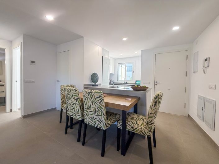 Image No.4-2 Bed Property for sale