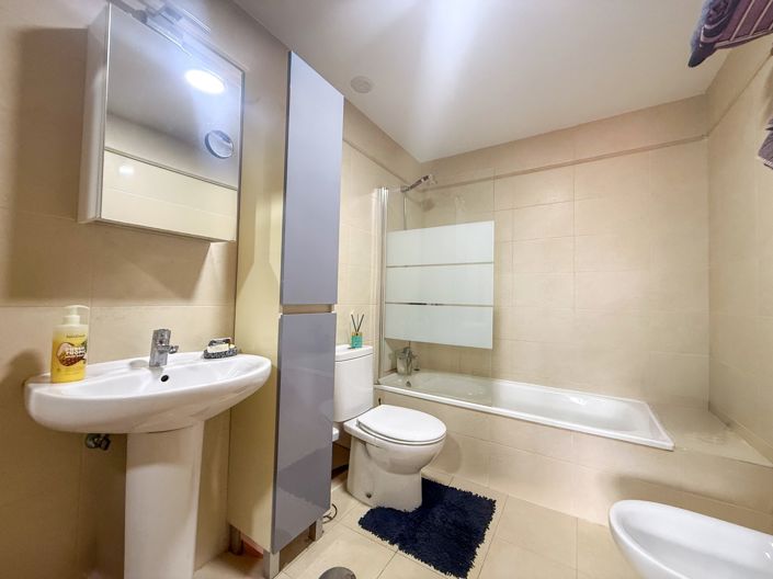 Image No.9-2 Bed Property for sale