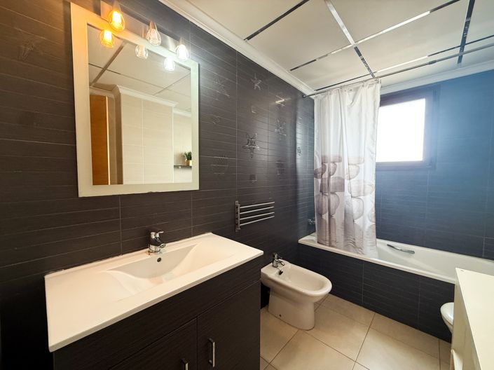 Image No.19-3 Bed Property for sale