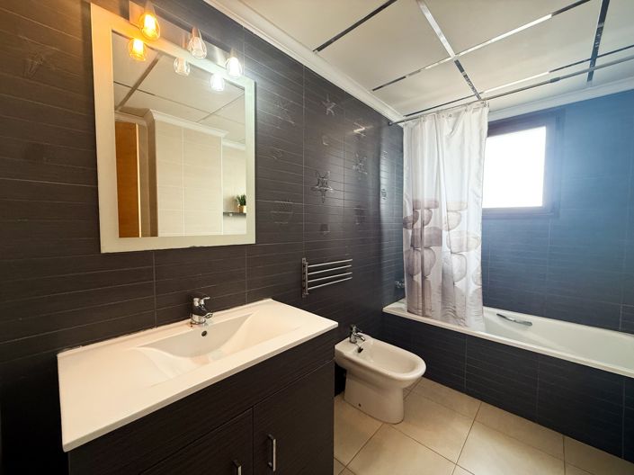 Image No.20-3 Bed Property for sale