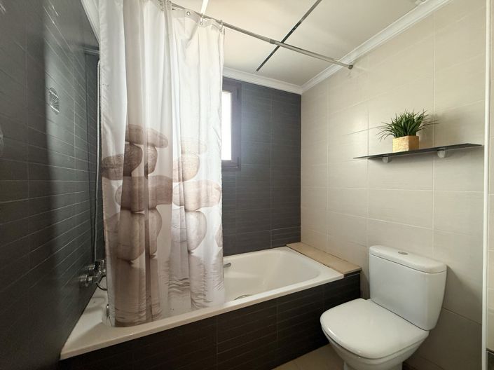 Image No.21-3 Bed Property for sale