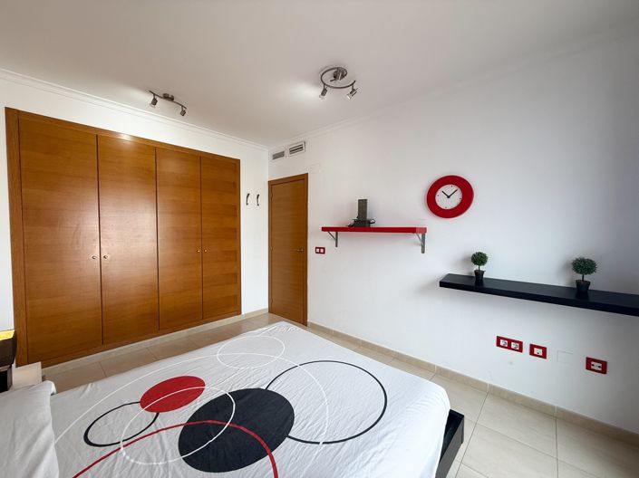 Image No.24-3 Bed Property for sale