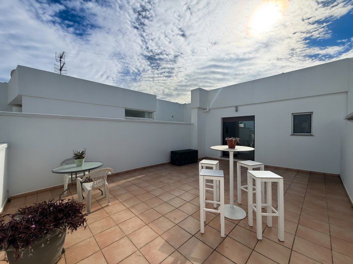 Image No.26-3 Bed Property for sale