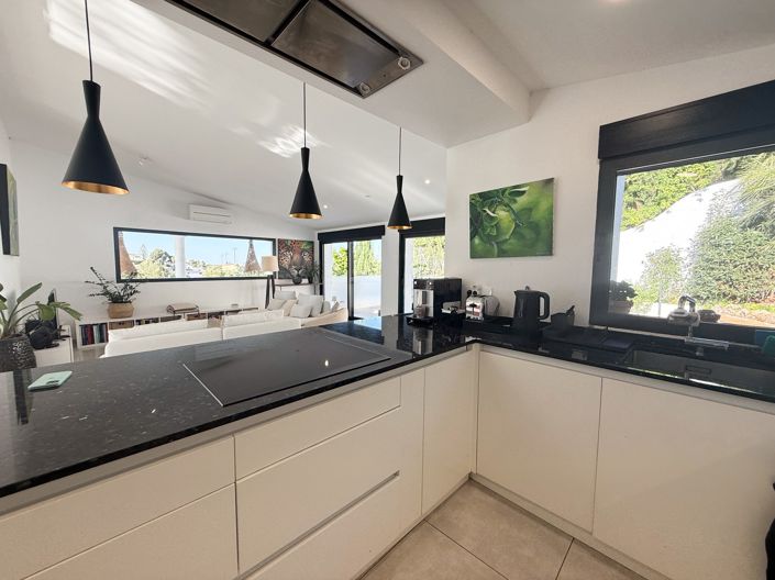 Image No.11-3 Bed Villa for sale