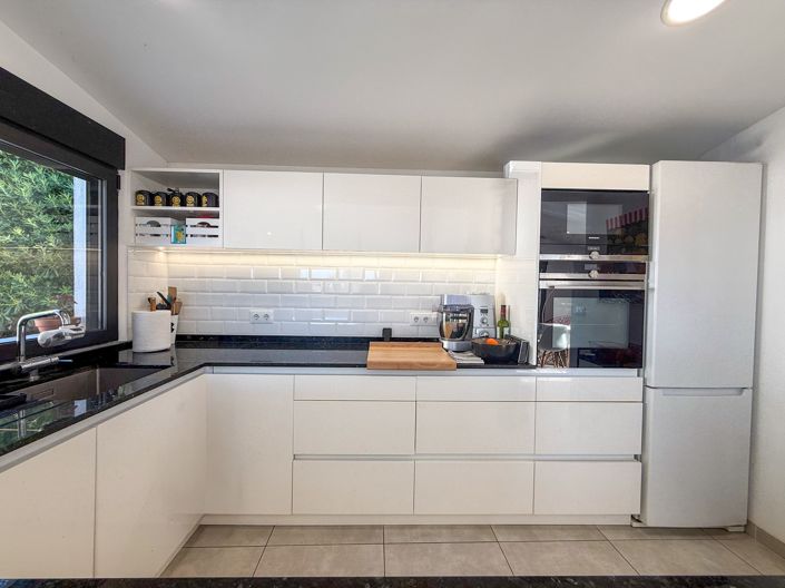 Image No.12-3 Bed Villa for sale