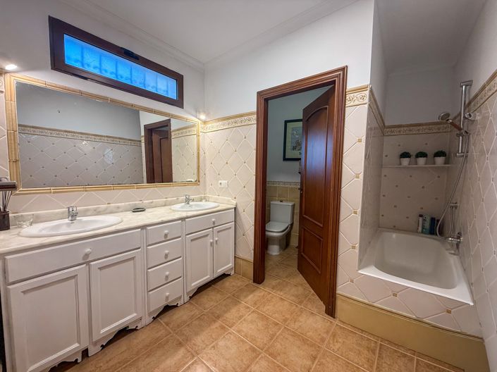 Image No.29-3 Bed Villa for sale