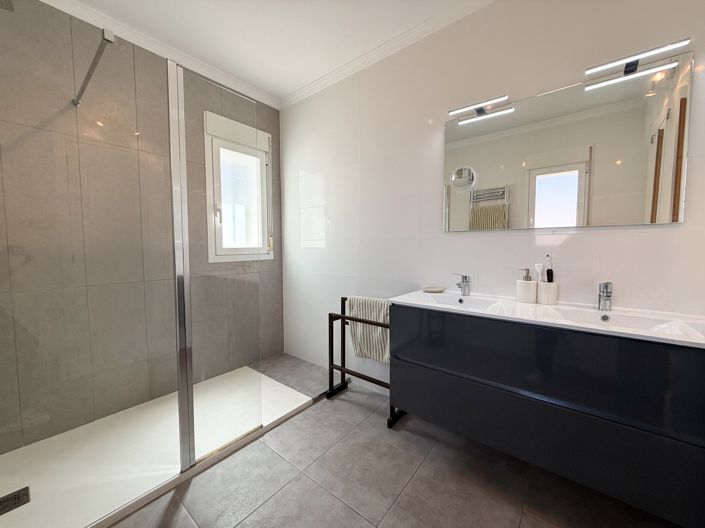 Image No.18-3 Bed Villa for sale