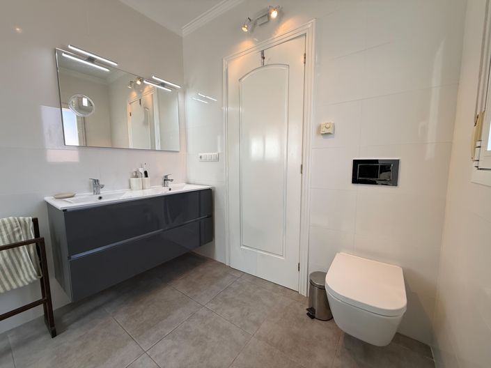 Image No.19-3 Bed Villa for sale