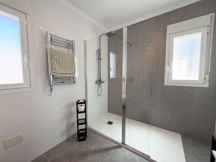 Image No.20-3 Bed Villa for sale