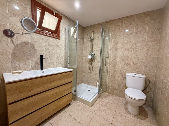 Image No.18-3 Bed Townhouse for sale