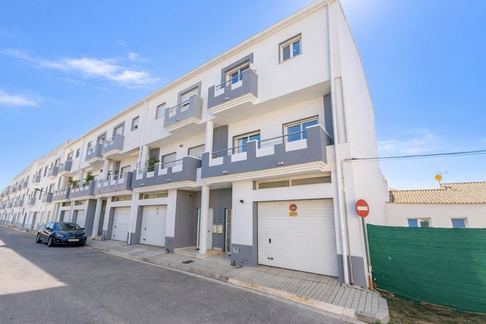 Image No.2-3 Bed Townhouse for sale