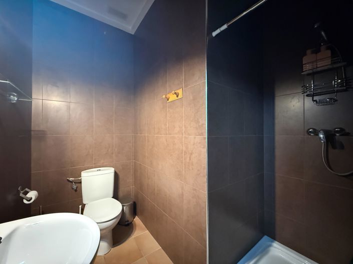 Image No.25-3 Bed Townhouse for sale