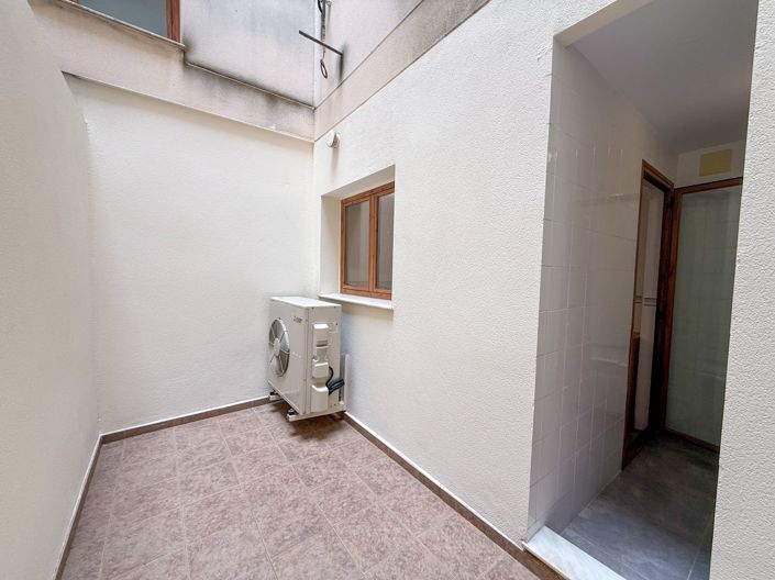 Image No.10-2 Bed Property for sale