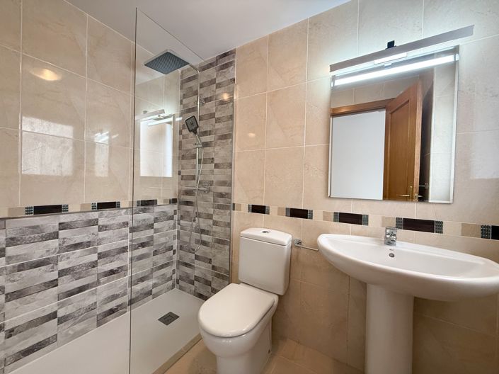 Image No.15-2 Bed Property for sale