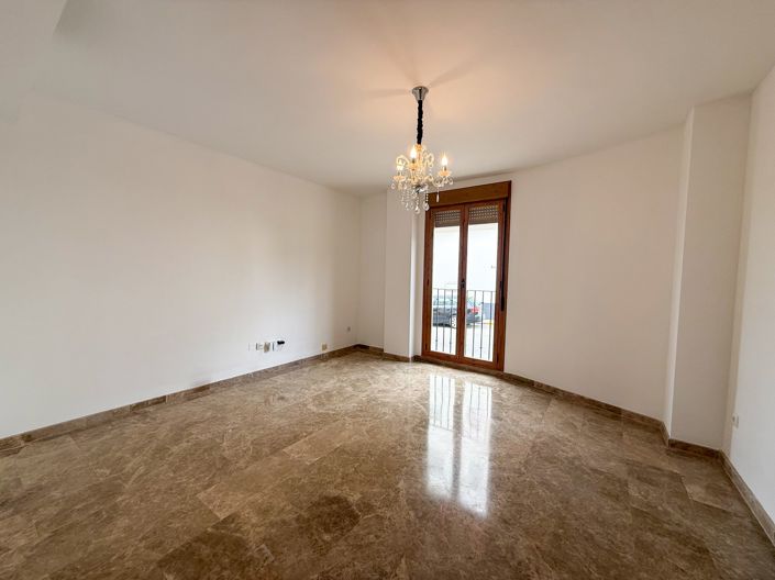 Image No.3-2 Bed Property for sale