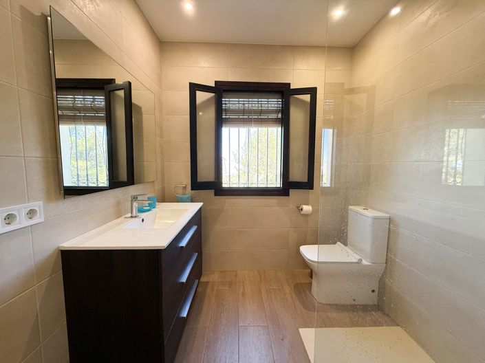 Image No.12-3 Bed Villa for sale