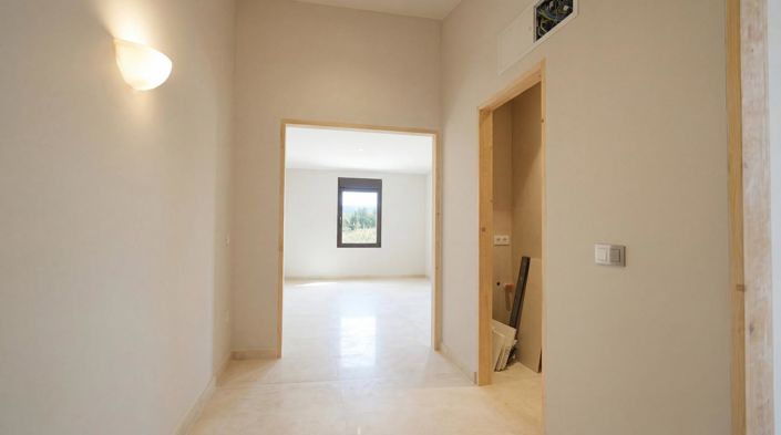 Image No.11-4 Bed Townhouse for sale