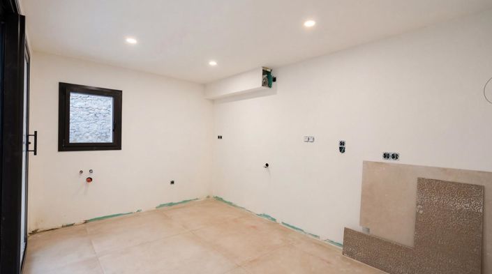 Image No.18-4 Bed Townhouse for sale