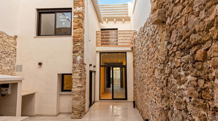 Image No.4-4 Bed Townhouse for sale