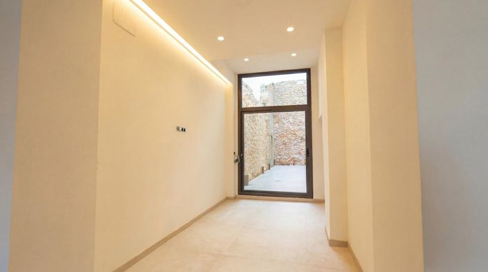 Image No.7-4 Bed Townhouse for sale