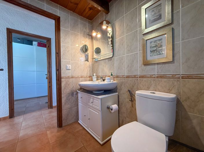 Image No.11-2 Bed Townhouse for sale