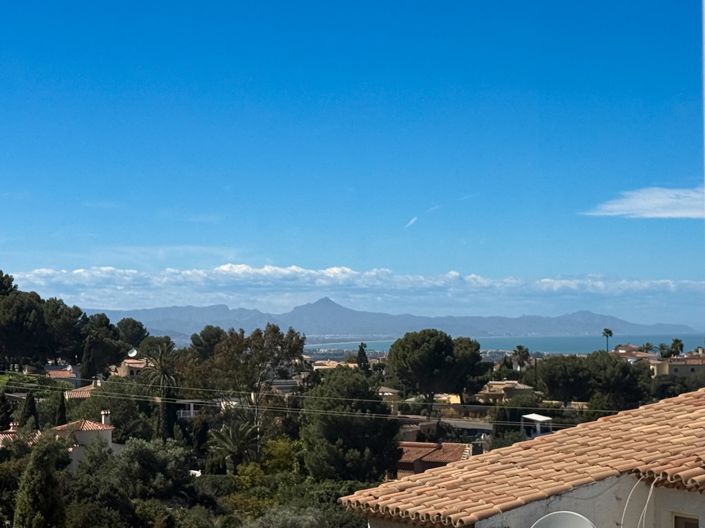 Image No.2-2 Bed Townhouse for sale