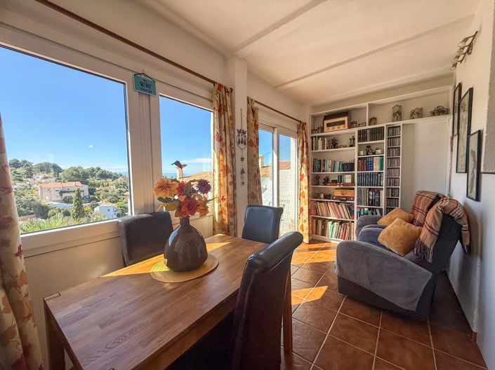 Image No.6-2 Bed Townhouse for sale