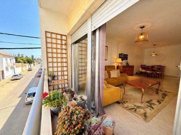 ncb85828582livingbalcony