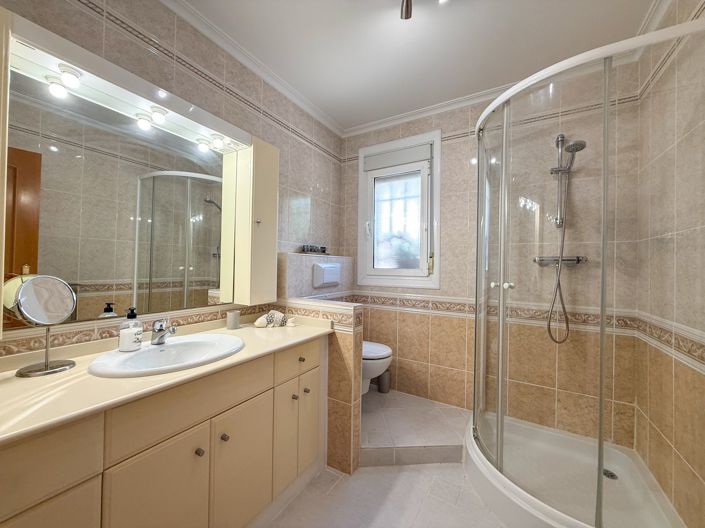 Image No.6-5 Bed Villa for sale