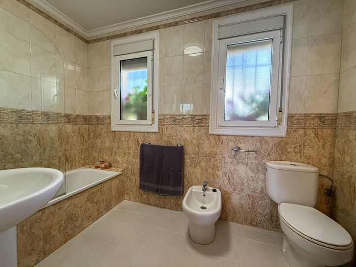 Image No.9-5 Bed Villa for sale