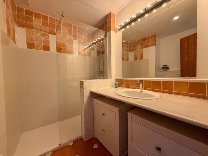 Image No.19-2 Bed Townhouse for sale