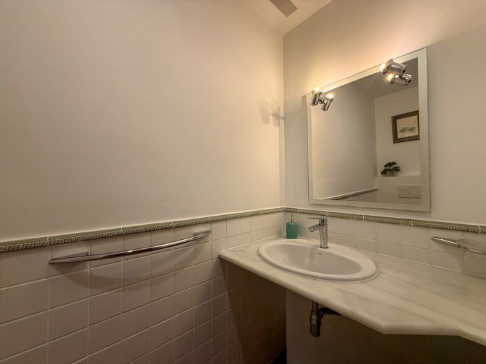 Image No.25-2 Bed Townhouse for sale