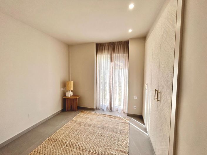 Image No.16-2 Bed Property for sale
