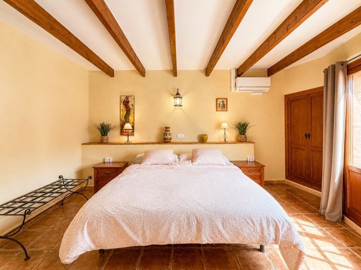 Image No.11-6 Bed Townhouse for sale
