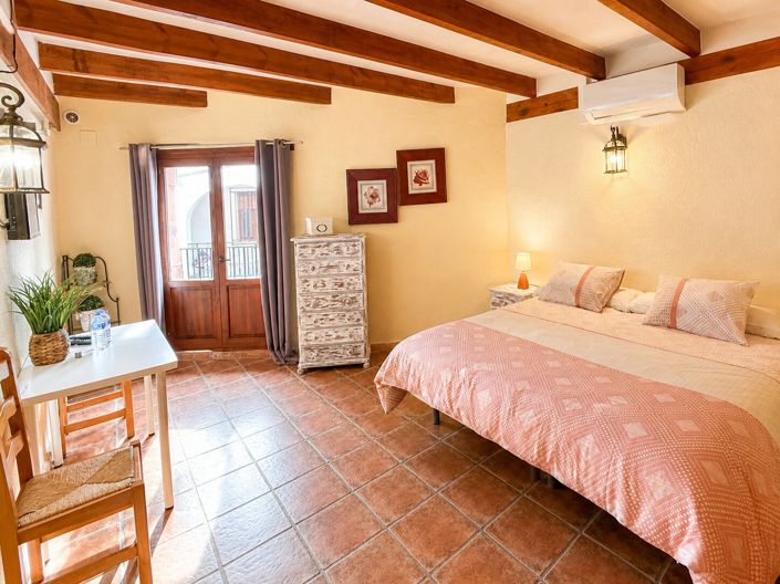Image No.17-6 Bed Townhouse for sale