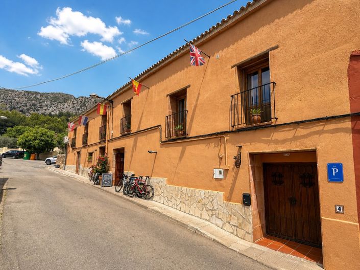 Image No.2-6 Bed Townhouse for sale